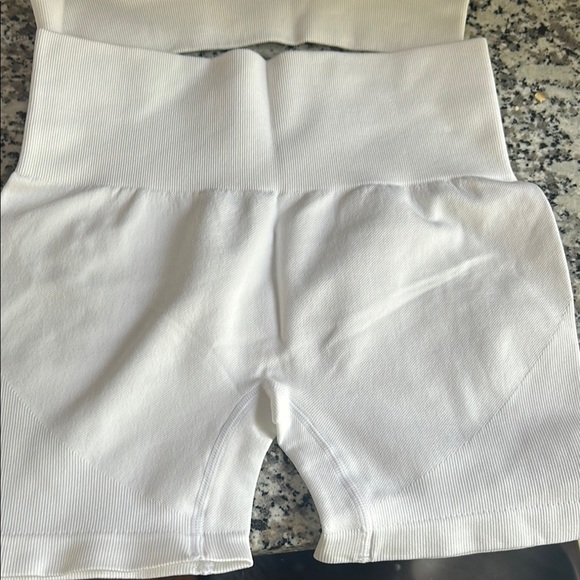 White Shapewear Set with High-Waisted Support - Picture 2 of 6